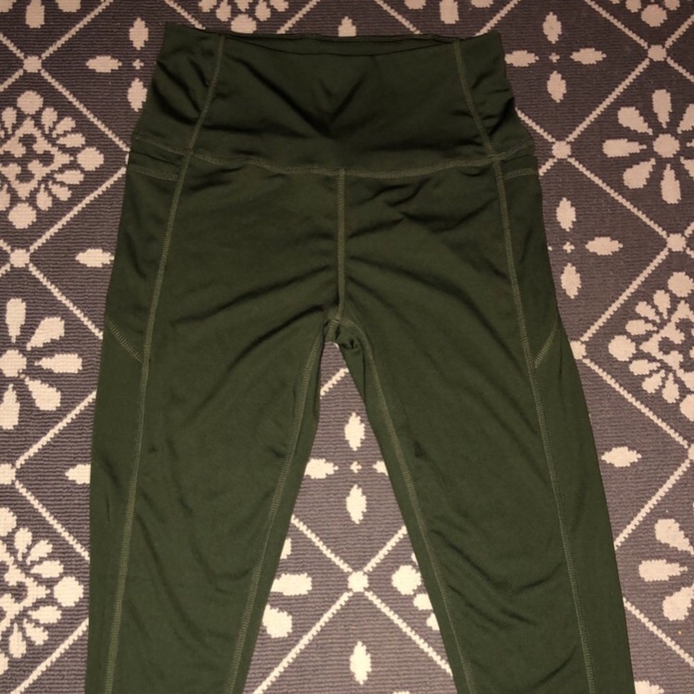 Green high waisted leggings with pockets